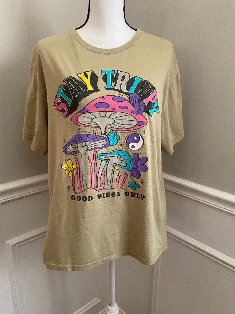Good Vibes Tee Stay Trippy size Large